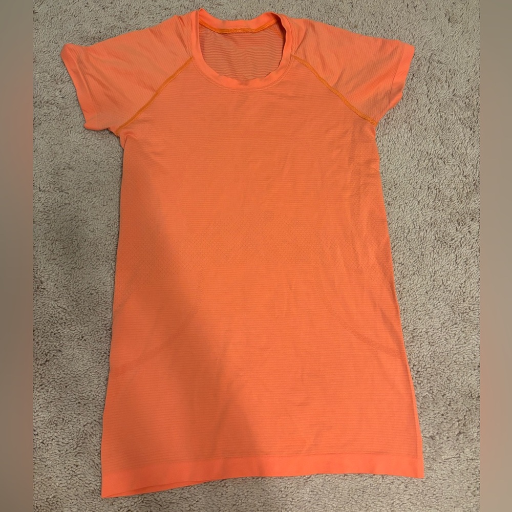 Lululemon Swiftly Tech Short Sleeve 2.0 in Orange Soda